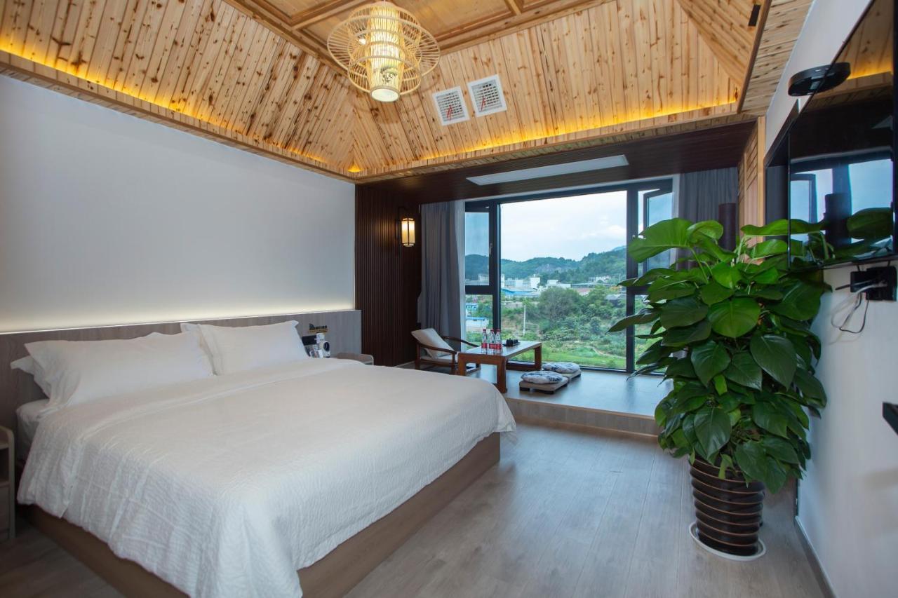 Heaven'S Gate Home Stay --Free Pick Up Service--Panoramic View Of Tianmen Mountain Жангжиаже Екстериор снимка